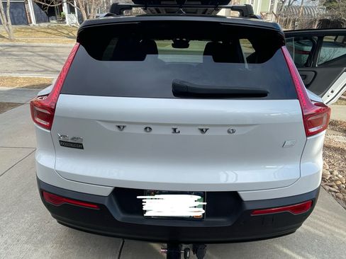 Used 2021 Volvo XC40 P8 Recharge w/ Advanced Package image 6