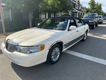 Used 1998 Lincoln Town Car Signature