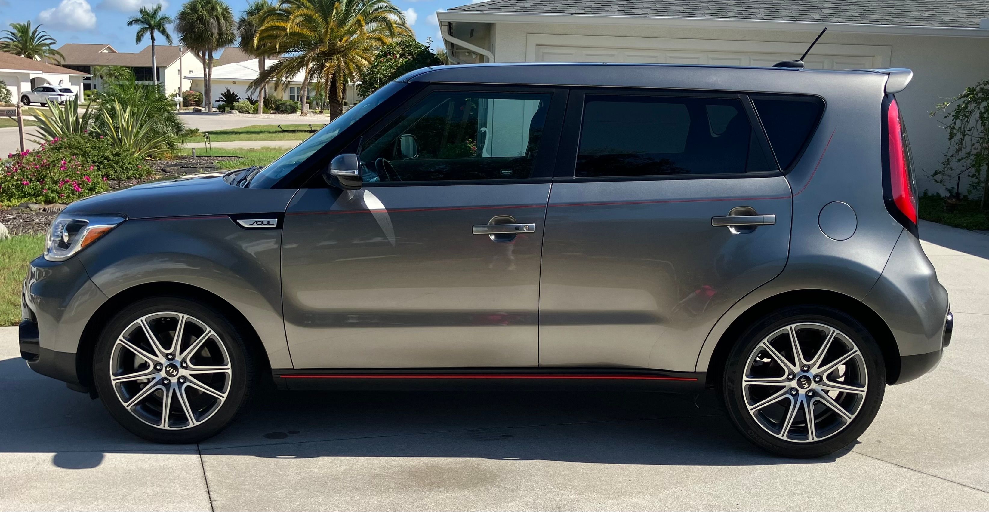 Used 2019 Kia Soul ! w/ Technology Package FWD image 2