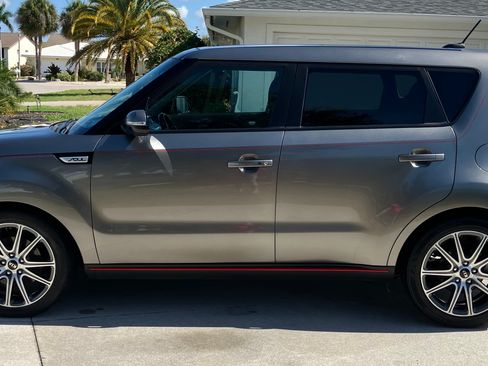 Used 2019 Kia Soul ! w/ Technology Package FWD image 2