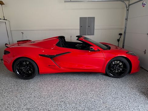 Used 2025 Chevrolet Corvette Z06 image 1