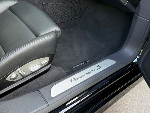 Used 2015 Porsche Panamera S RWD image 18