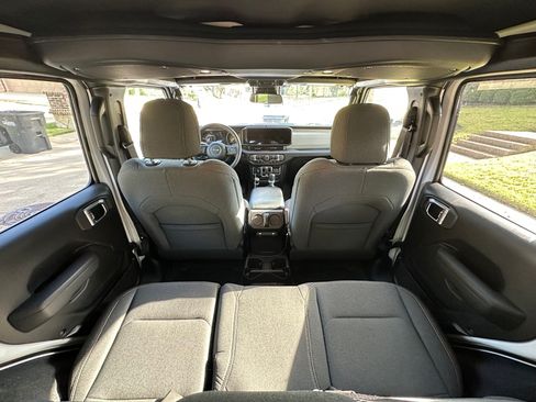 Used 2024 Jeep Wrangler Unlimited Sport image 14