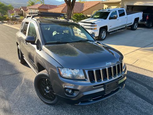 Used 2014 Jeep Compass Latitude image 1