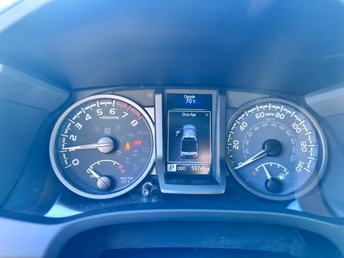 Used 2023 Toyota Tacoma TRD Off-Road w/ Technology Package AWD/4WD image 12