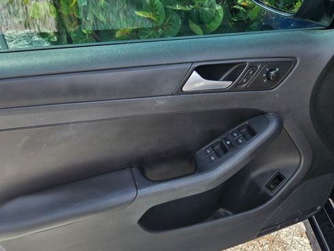 Used 2014 Volkswagen Jetta SE image 8