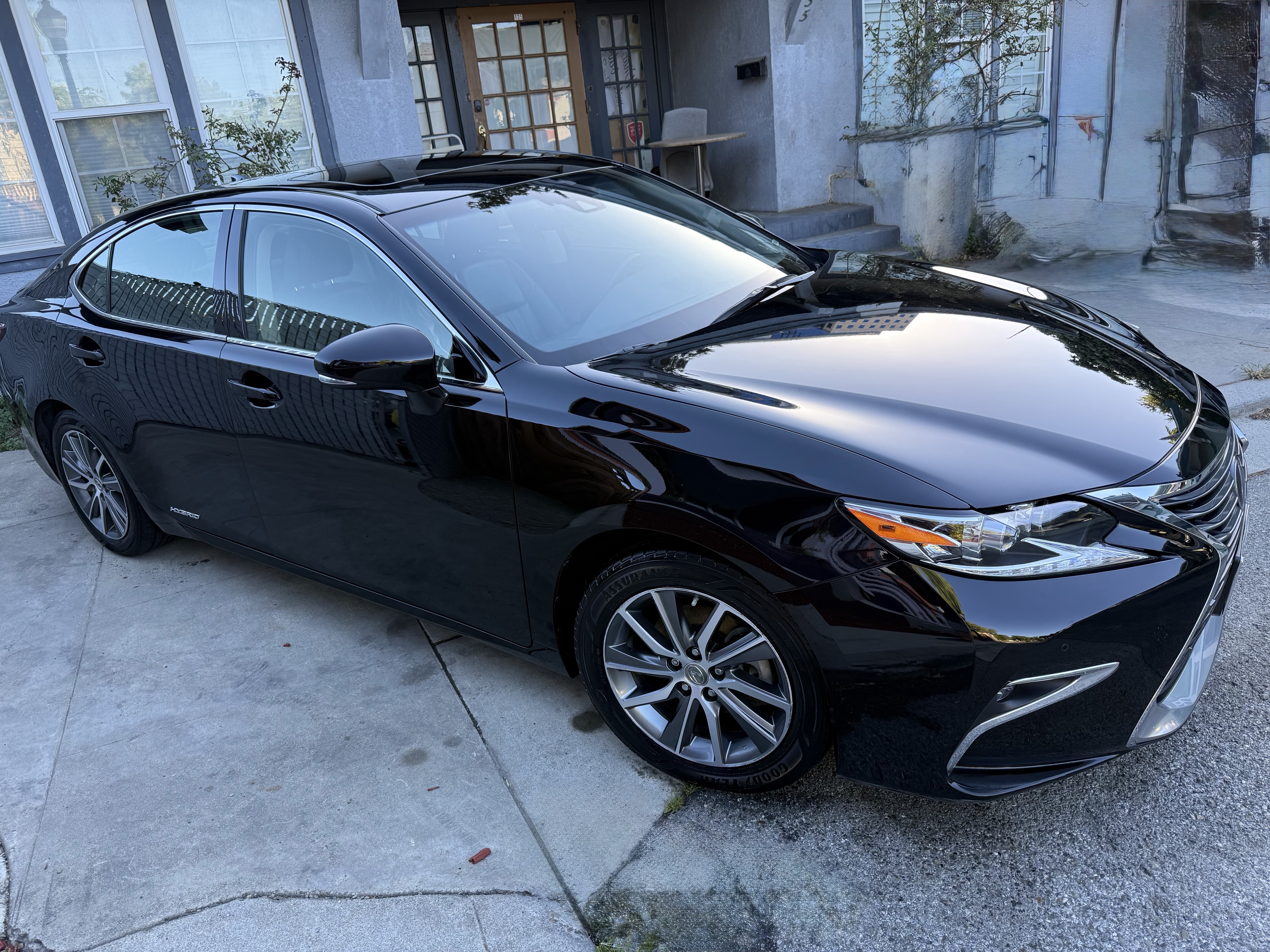 Used 2017 Lexus ES 300h w/ Luxury Package FWD image 4