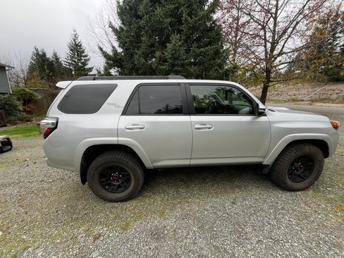Used 2021 Toyota 4Runner TRD Off-Road Premium w/ Moonroof Package image 4