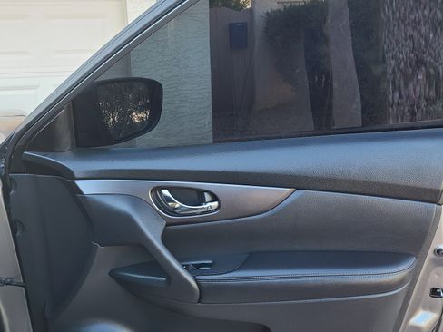 Used 2016 Nissan Rogue SV image 10