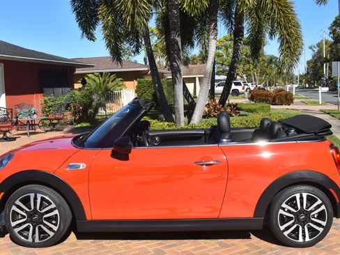 Used 2019 MINI Cooper S image 1