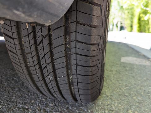 Used 2011 Toyota Camry LE image 12