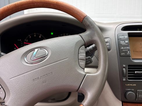 Used 2001 Lexus LS 430 RWD image 16