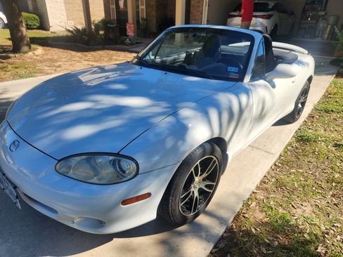 Used 2002 MAZDA MX-5 Miata image 12