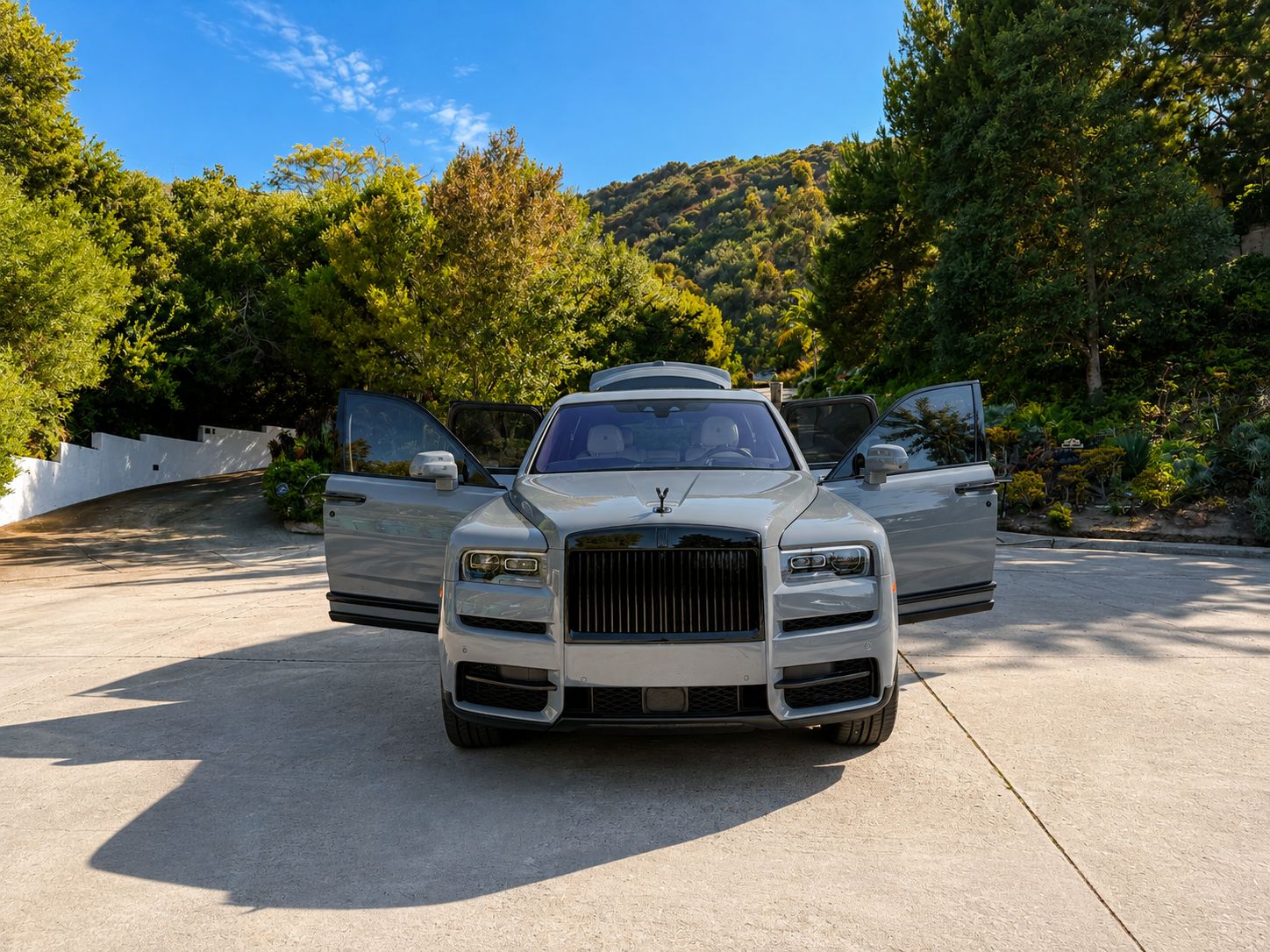 Used 2023 Rolls-Royce Cullinan AWD/4WD image 1