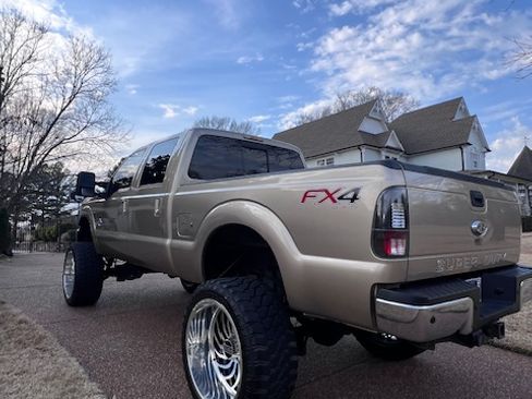 Used 2014 Ford F250 Lariat w/ Lariat Interior Package image 23