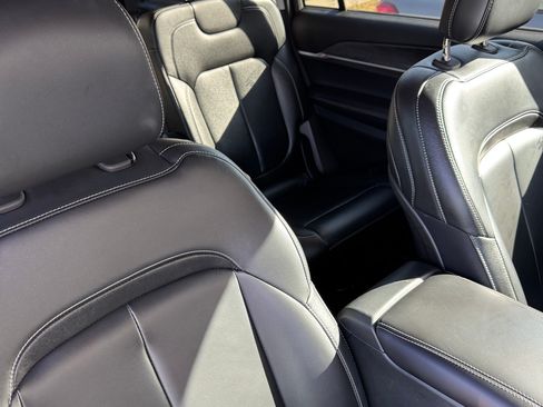 Used 2023 Jeep Grand Cherokee L Limited image 6