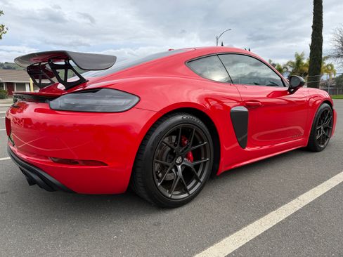 Used 2021 Porsche 718 Cayman GT4 image 4