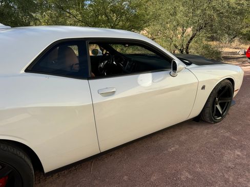 Used 2016 Dodge Challenger SRT Hellcat RWD image 2