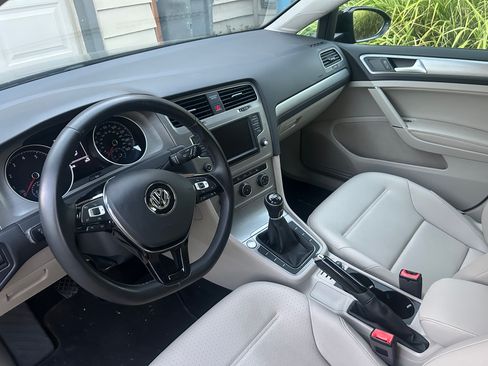 Used 2017 Volkswagen Golf Wolfsburg Edition image 9