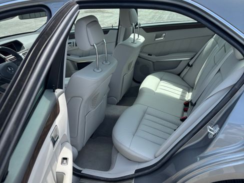 Used 2014 Mercedes-Benz E 550 4MATIC Sedan image 19