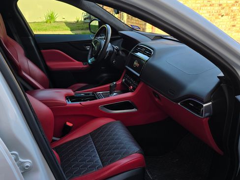 Used 2020 Jaguar F-PACE SVR image 5