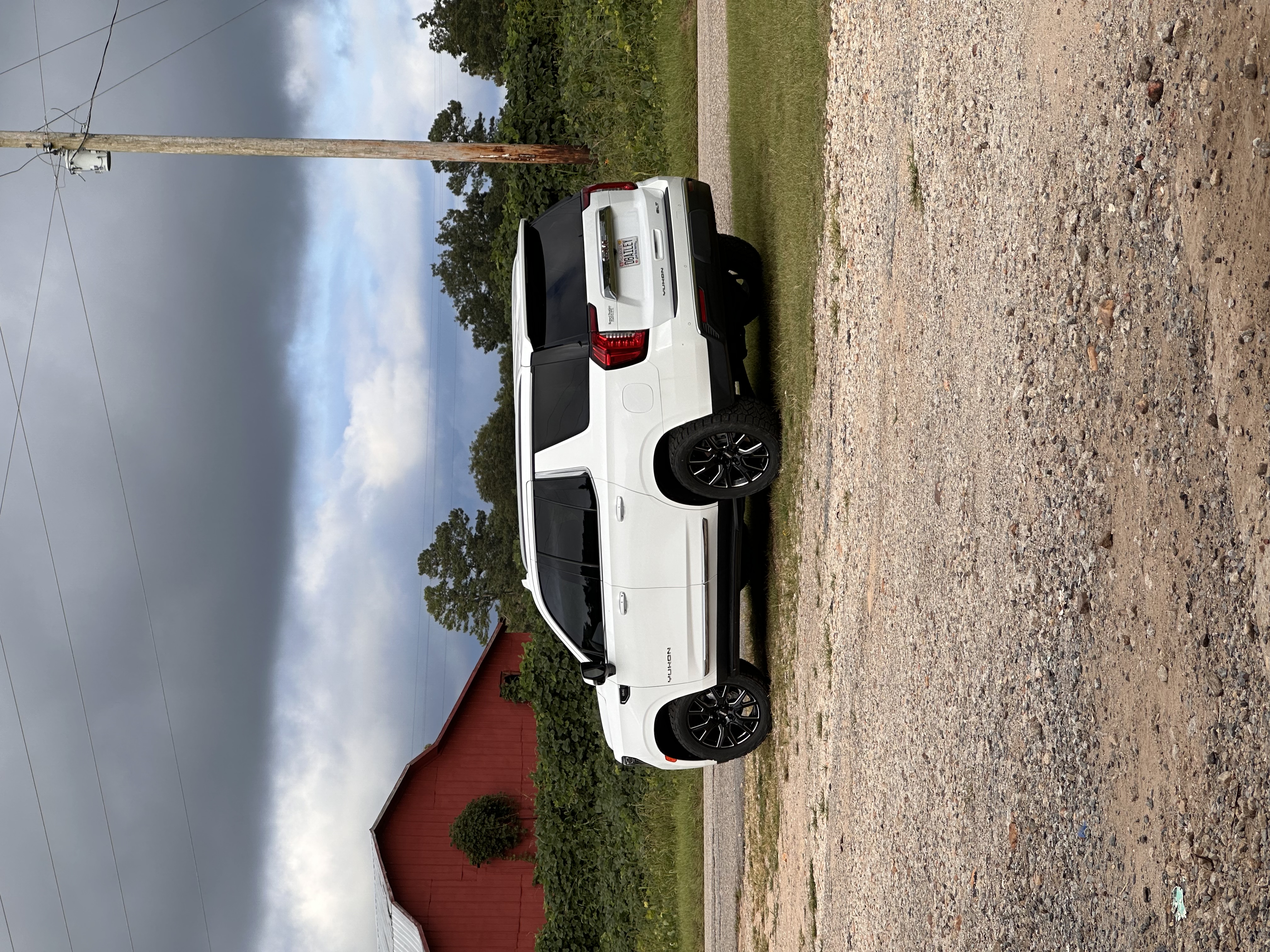 Used 2022 GMC Yukon SLT w/ SLT Luxury Package AWD/4WD image 2