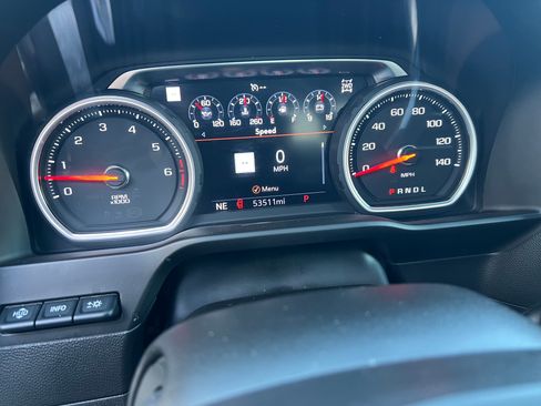 Used 2022 Chevrolet Silverado 2500 High Country w/ Technology Package AWD/4WD image 8