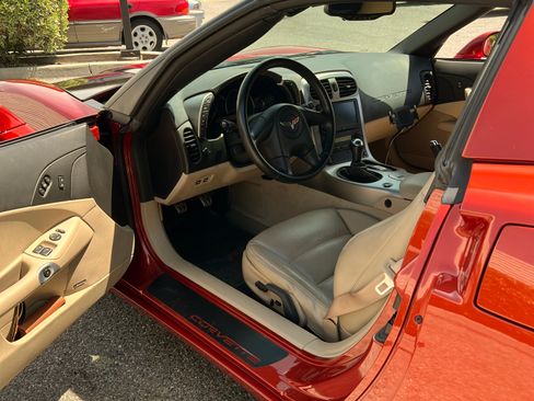 Used 2005 Chevrolet Corvette Coupe w/ Preferred Equipment Group image 9