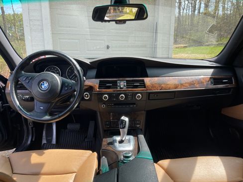Used 2010 BMW 535i xDrive Wagon AWD/4WD image 13