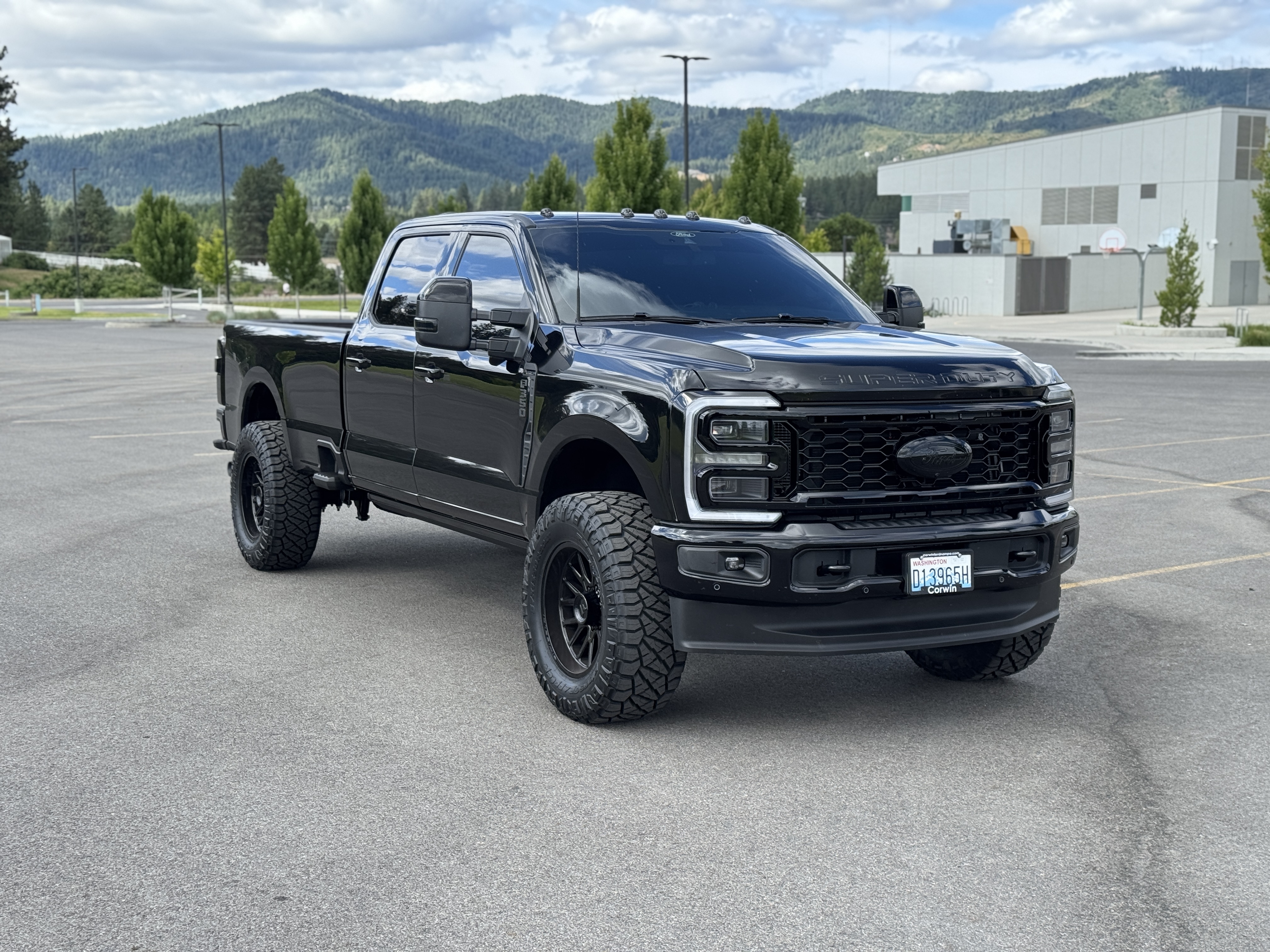 Used 2025 Ford F350 Platinum AWD/4WD image 8