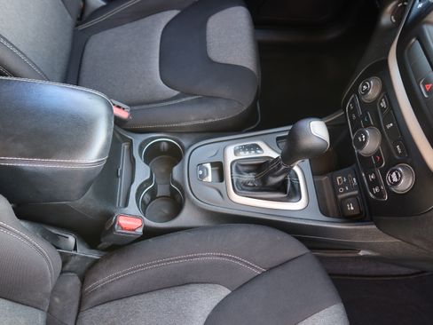 Used 2014 Jeep Cherokee Latitude image 10