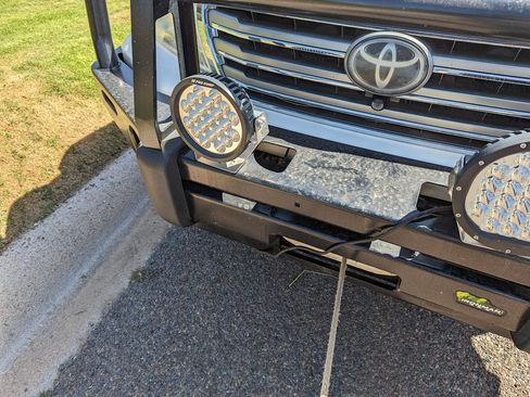 Used 2013 Toyota Land Cruiser image 20