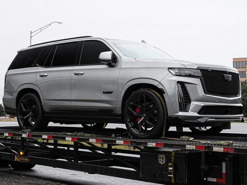 Used 2023 Cadillac Escalade V w/ Heavy-Duty Trailer Package image 5