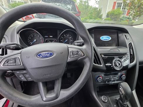 Used 2017 Ford Focus SEL FWD image 6