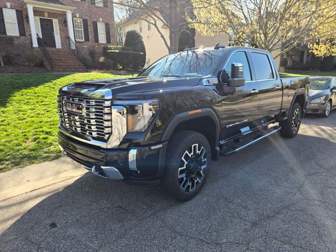 Used 2026 GMC Sierra 2500 Denali w/ Technology Package image 2