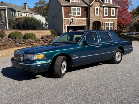 Used 1997 Lincoln Town Car Executive image 6