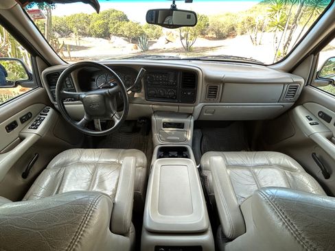 Used 2001 Chevrolet Suburban LT w/ LT Preferred Equipment Group AWD/4WD image 6