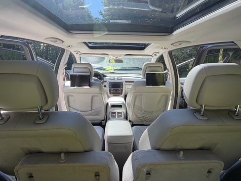Used 2012 Mercedes-Benz R 350 4MATIC image 12