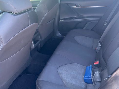 Used 2018 Toyota Camry LE image 5