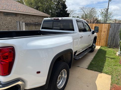Used 2021 Chevrolet Silverado 3500 LTZ w/ LTZ Convenience Package image 13
