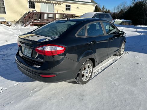 Used 2017 Ford Fiesta SE w/ Cold Weather Package image 6