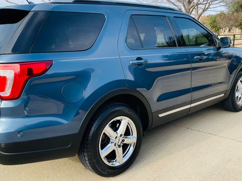 Used 2018 Ford Explorer XLT w/ Equipment Group 201A image 4