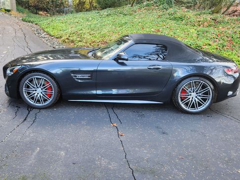 Used 2020 Mercedes-Benz AMG GT C image 2