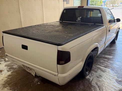 Used 1996 Chevrolet S10 Pickup 2WD Regular Cab image 4