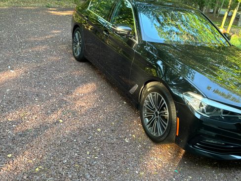 Used 2017 BMW 530i xDrive AWD/4WD image 4