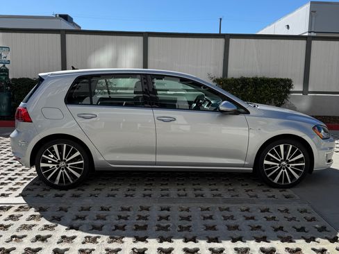 Used 2016 Volkswagen e-Golf SE image 8