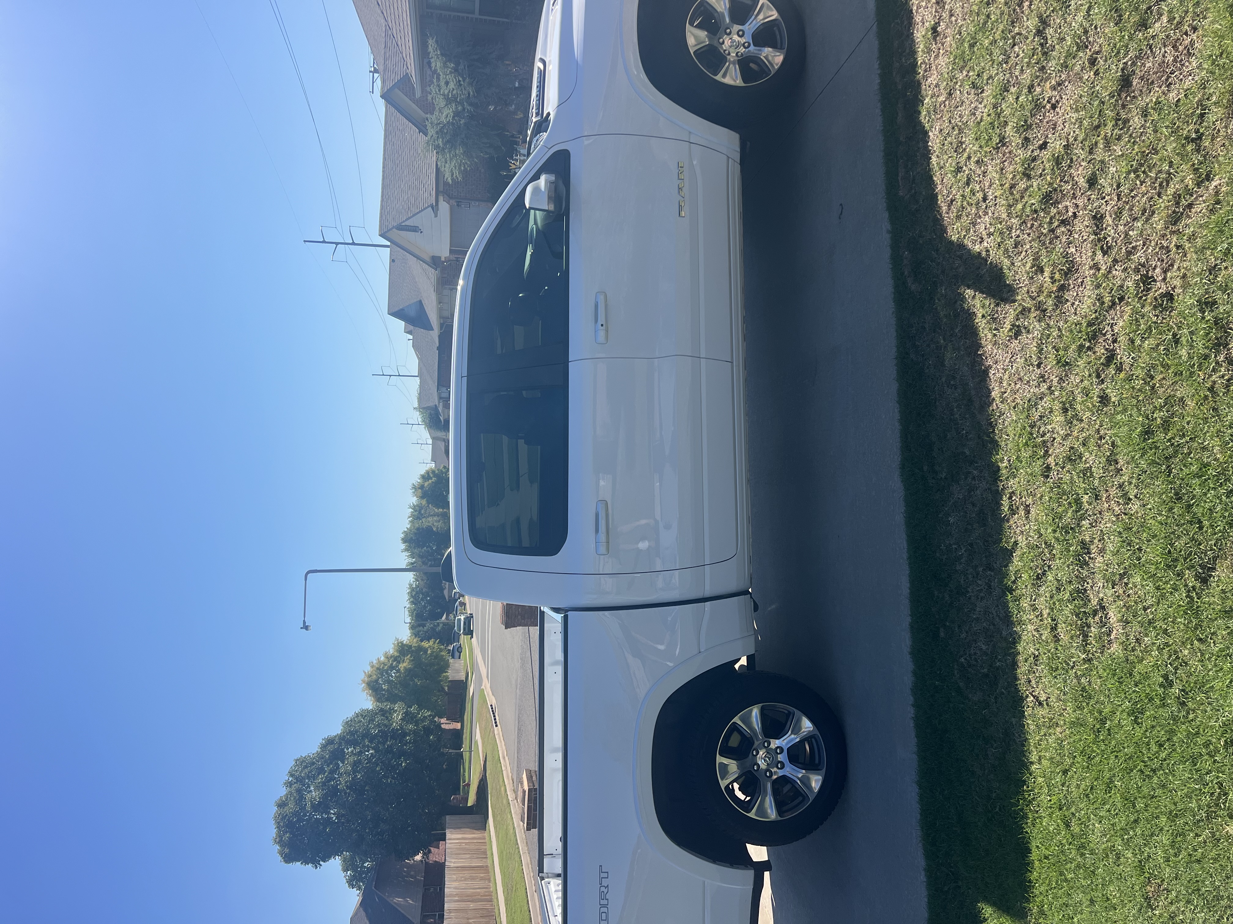 Used 2021 RAM 1500 Laramie w/ Sport Appearance Package AWD/4WD image 8