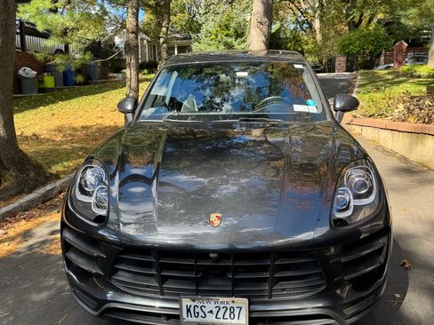 Used 2017 Porsche Macan Turbo image 1