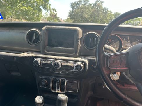 Used 2022 Jeep Wrangler Unlimited Sport AWD/4WD image 11