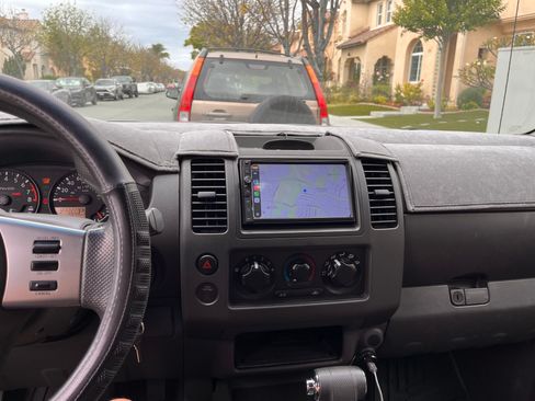 Used 2008 Nissan Frontier SE w/ SE Value Truck Pkg RWD image 2